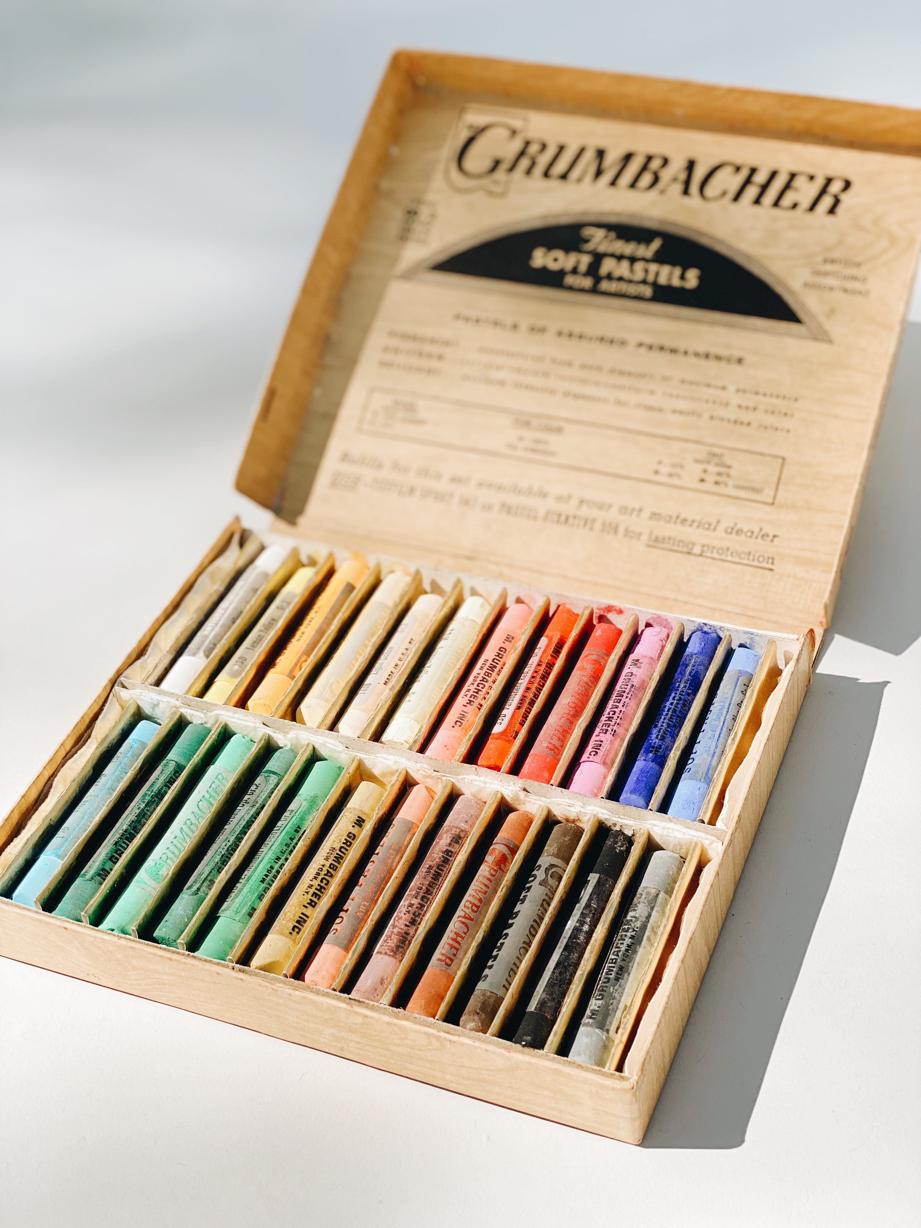 Vintage Grumbacher 24 Soft Pastel Set No.00/2 in Original Box -22 Colors  Present