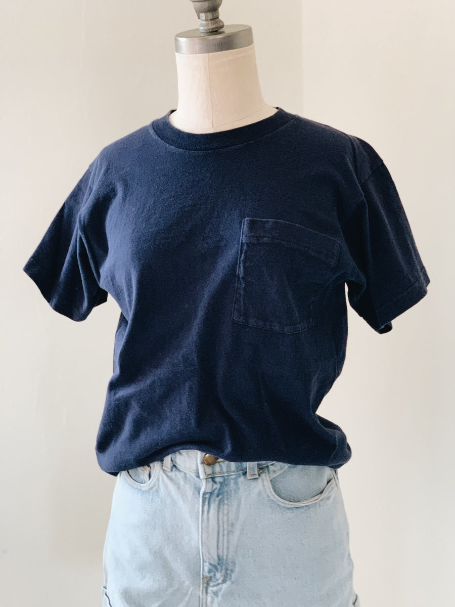 NAVY  POCKETED TEE
