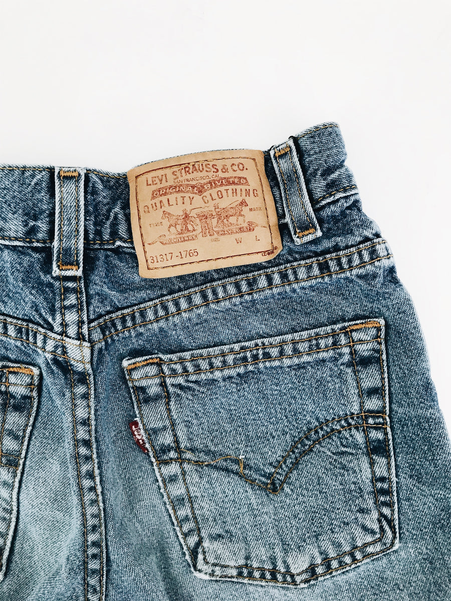 KIDS LEVI S SHORTS 23