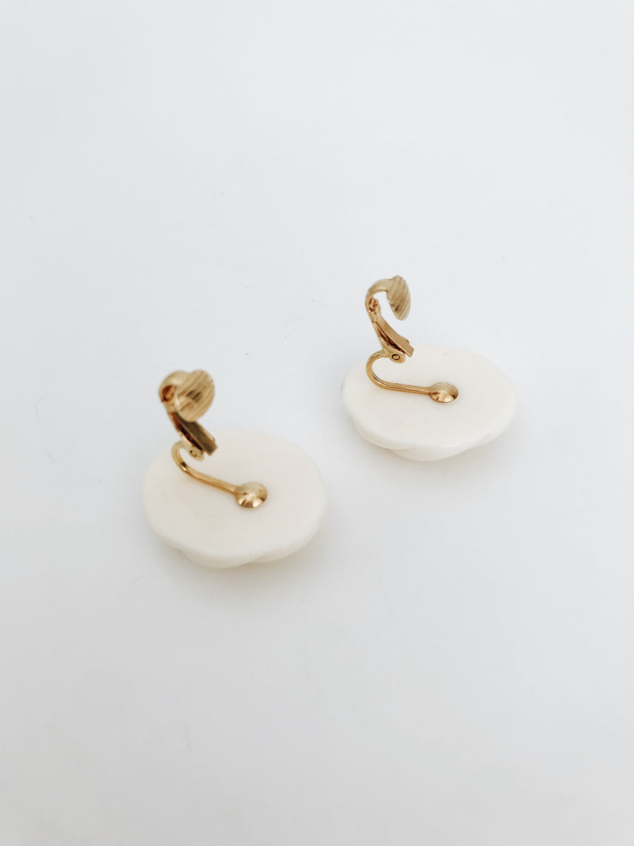 arlee park vintage ivory colored plastic clip-on earrings