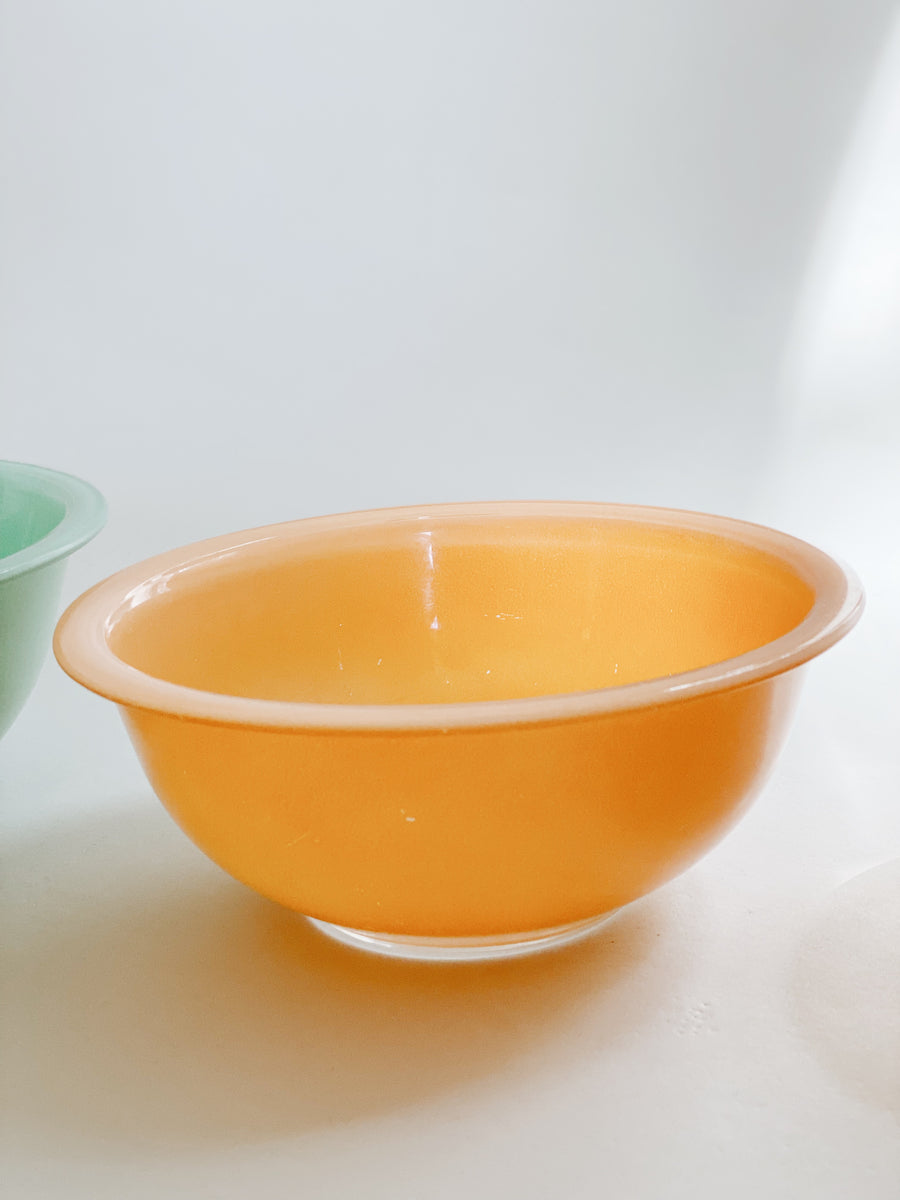 Pyrex Mixing Bowls – Arlee Park - Main Image